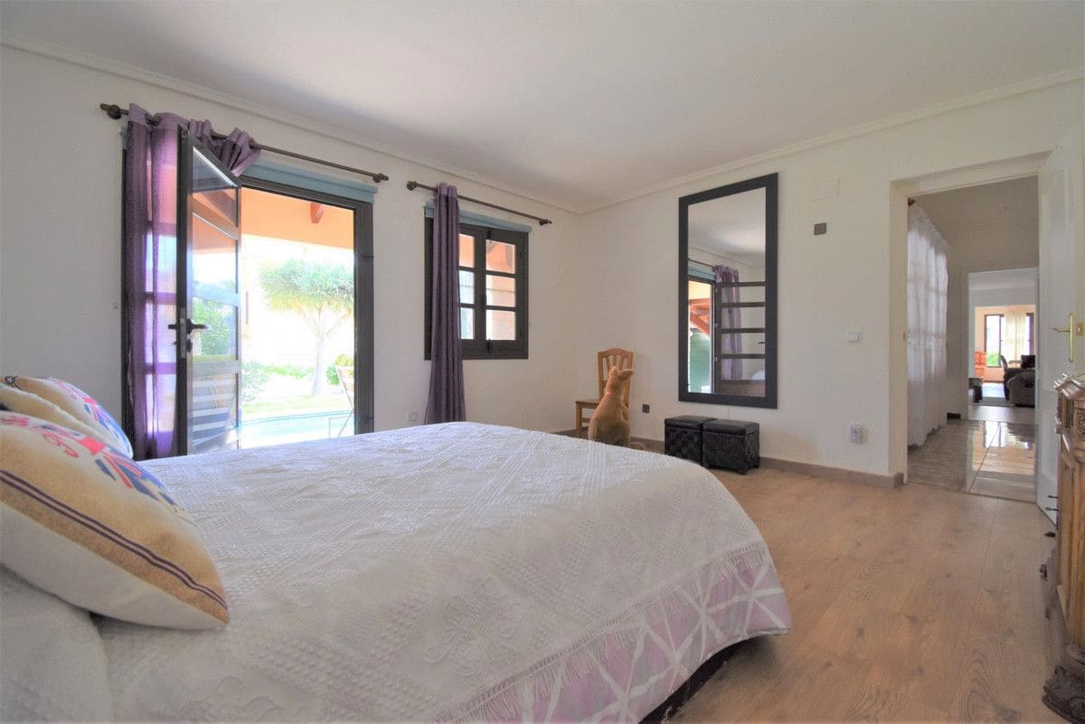 4 sypialnia Willa na sprzedaż w Orihuela Costa z basenem - 630 000 € (Ref: 10013756)