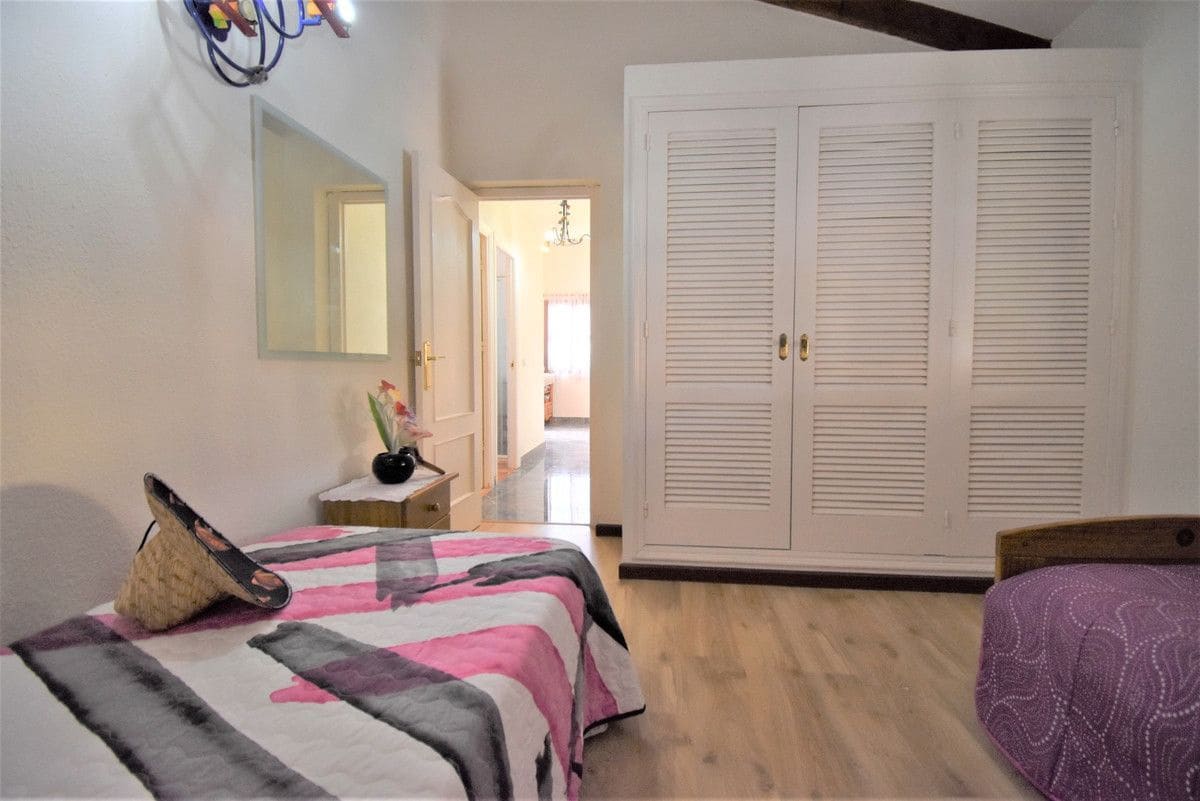 4 sypialnia Willa na sprzedaż w Orihuela Costa z basenem - 630 000 € (Ref: 10013756)