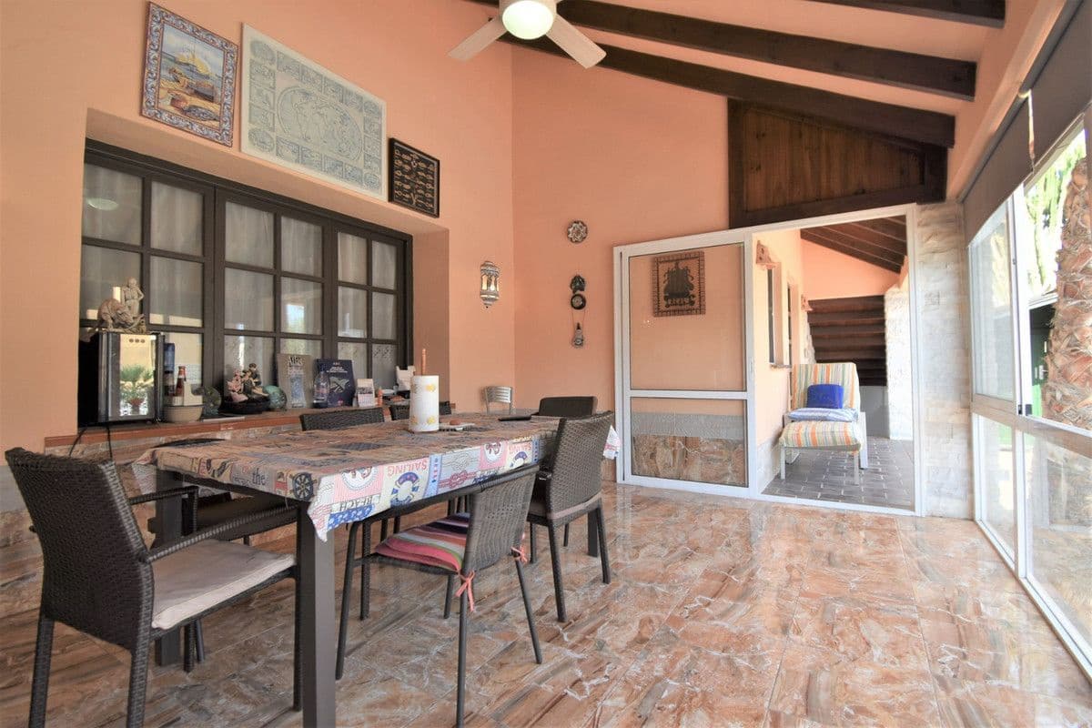 4 sypialnia Willa na sprzedaż w Orihuela Costa z basenem - 630 000 € (Ref: 10013756)