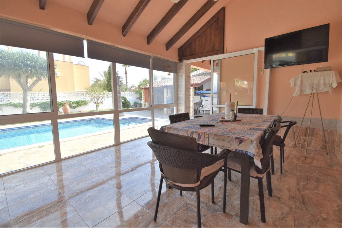4 sypialnia Willa na sprzedaż w Orihuela Costa z basenem - 630 000 € (Ref: 10013756)