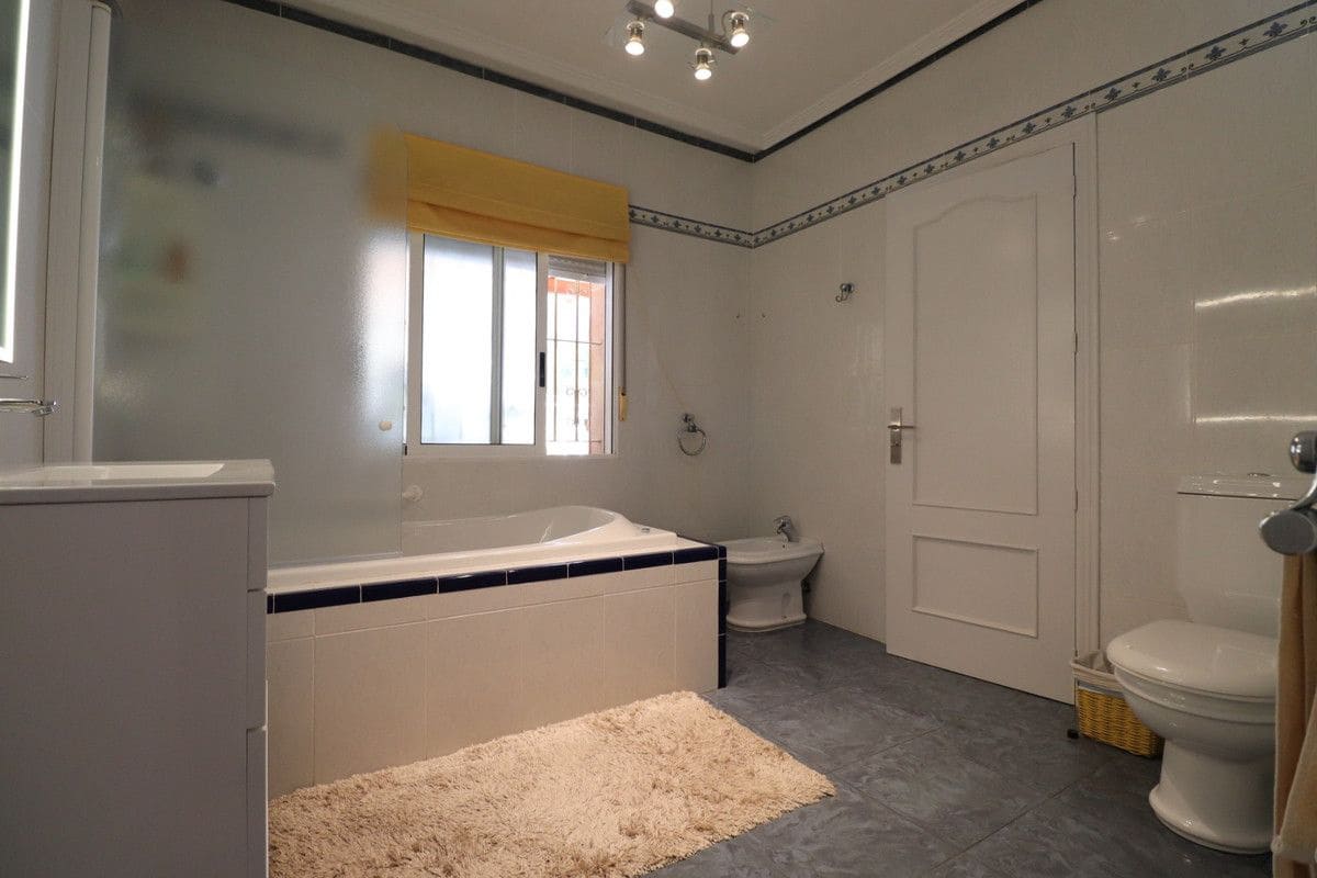 3 bedroom Villa for sale in Algorfa with pool - € 549,500 (Ref: 10013757)