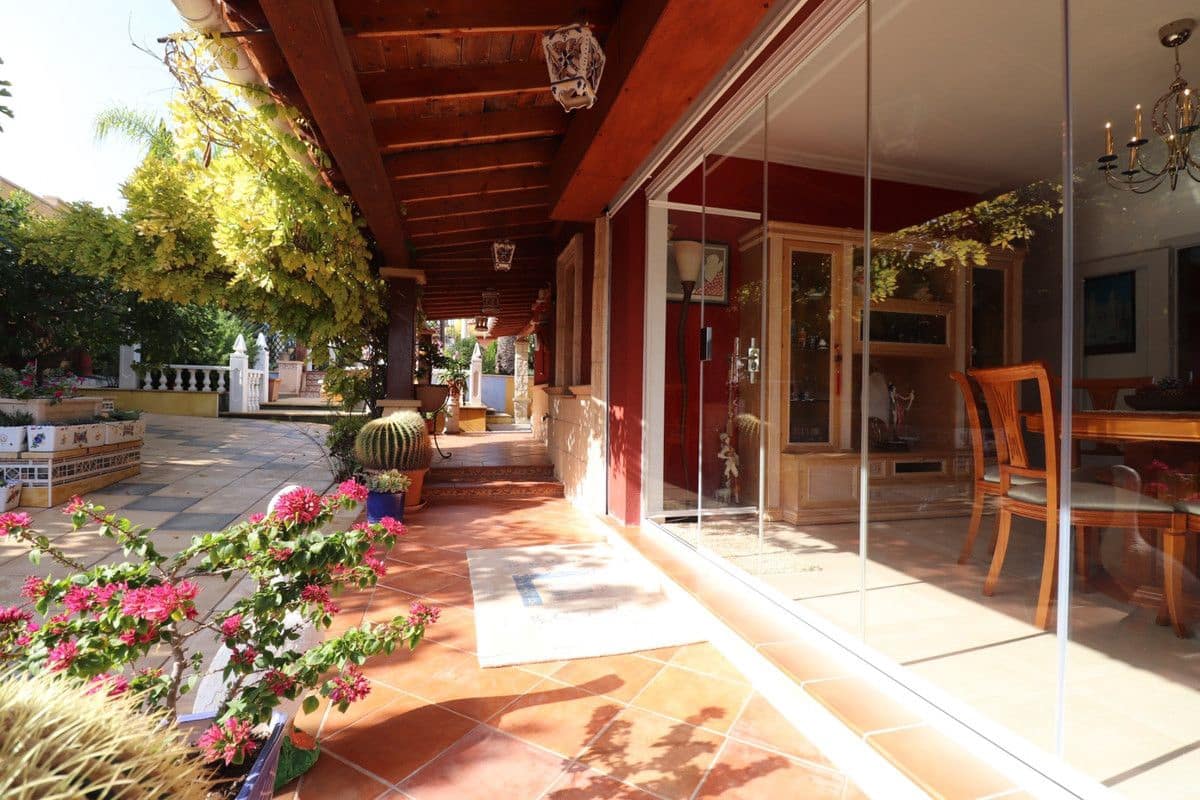 3 bedroom Villa for sale in Algorfa with pool - € 549,500 (Ref: 10013757)