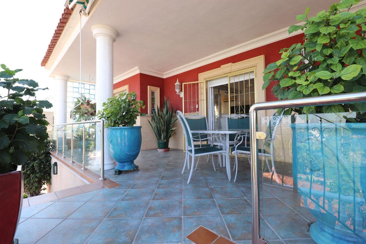 3 bedroom Villa for sale in Algorfa with pool - € 549,500 (Ref: 10013757)