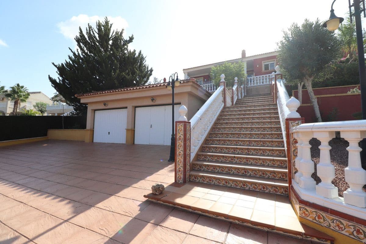 3 bedroom Villa for sale in Algorfa with pool - € 549,500 (Ref: 10013757)