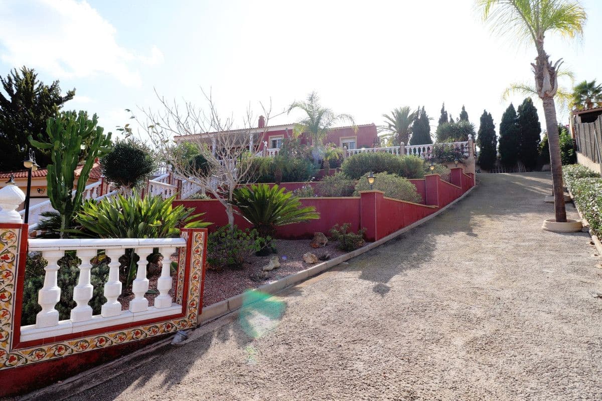 3 bedroom Villa for sale in Algorfa with pool - € 549,500 (Ref: 10013757)