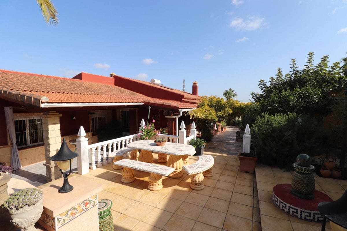 3 bedroom Villa for sale in Algorfa with pool - € 549,500 (Ref: 10013757)
