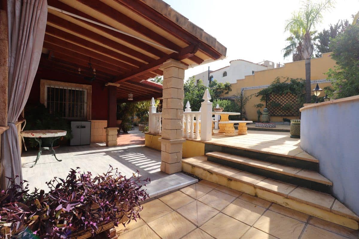 3 bedroom Villa for sale in Algorfa with pool - € 549,500 (Ref: 10013757)