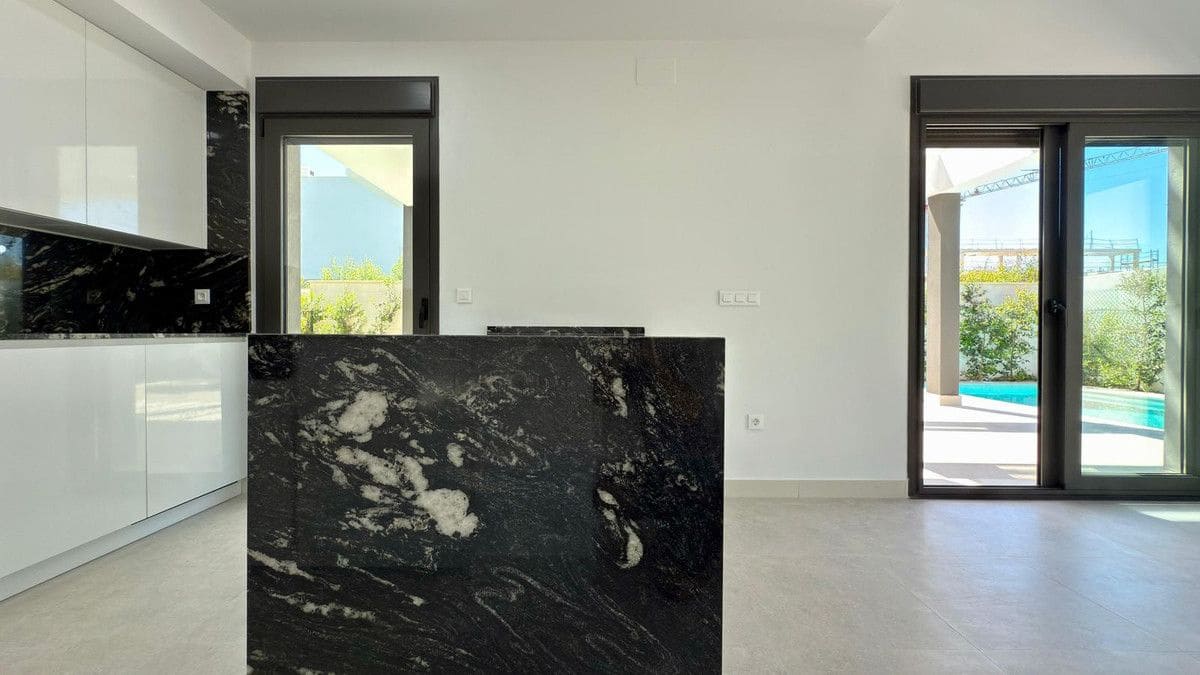 4 slaapkamer Villa te koop in Alicante stad met zwembad - € 897.000 (Ref: 10013763)