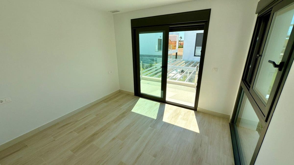 4 slaapkamer Villa te koop in Alicante stad met zwembad - € 897.000 (Ref: 10013763)