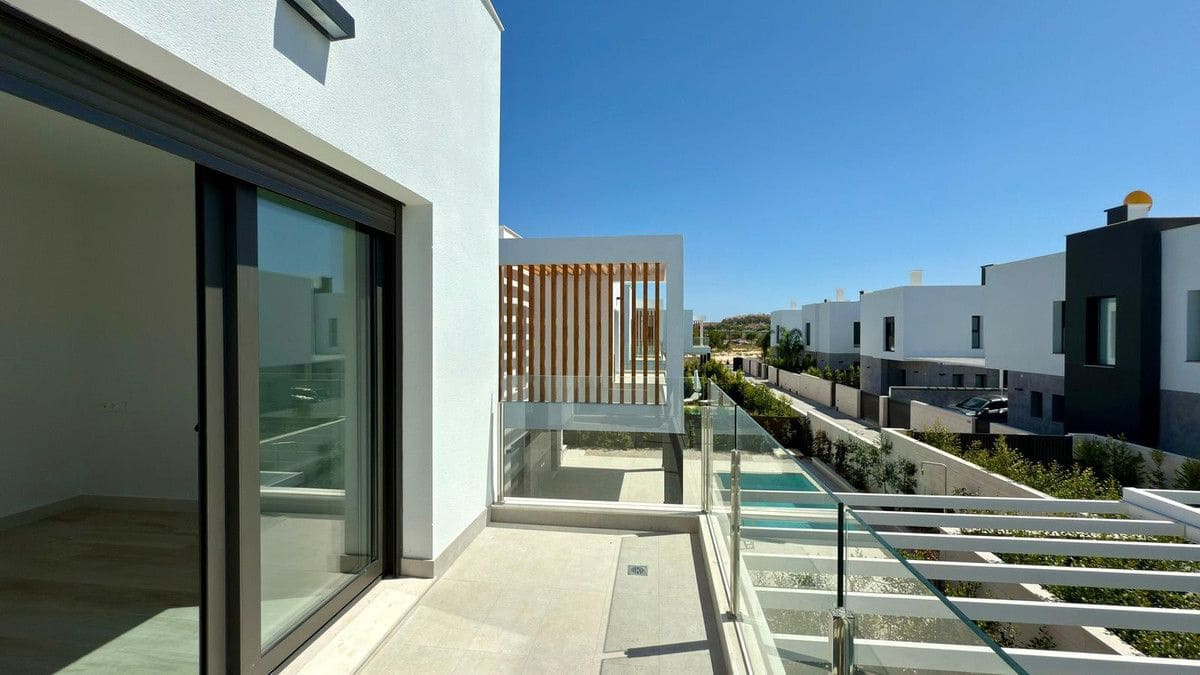 4 slaapkamer Villa te koop in Alicante stad met zwembad - € 897.000 (Ref: 10013763)