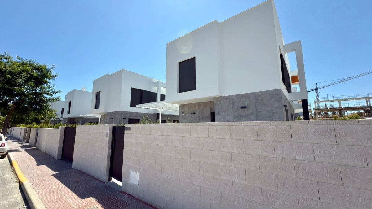 4 slaapkamer Villa te koop in Alicante stad met zwembad - € 897.000 (Ref: 10013763)