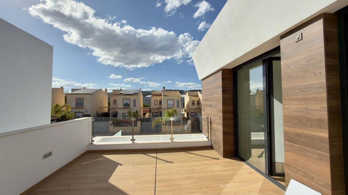 3 bedroom Villa for sale in El Campello with pool - € 620,000 (Ref: 10013764)