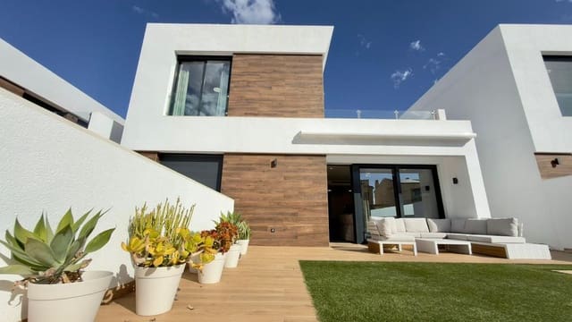 3 bedroom Villa for sale in El Campello with pool - € 620,000 (Ref: 10013764)