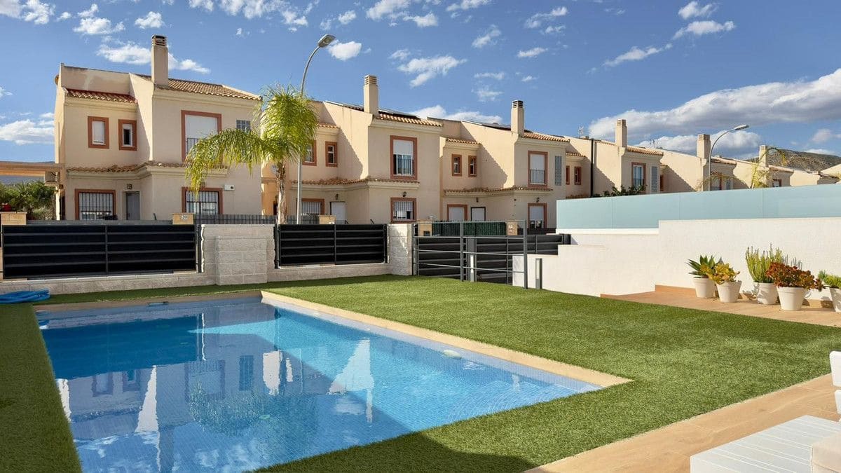 3 bedroom Villa for sale in El Campello with pool - € 620,000 (Ref: 10013764)