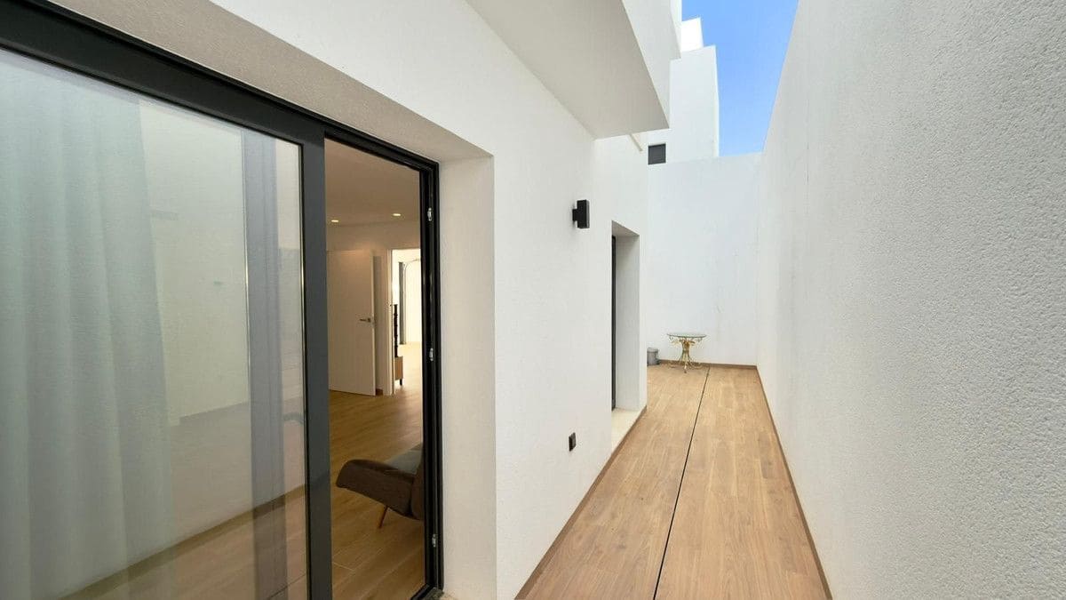 3 bedroom Villa for sale in El Campello with pool - € 620,000 (Ref: 10013764)