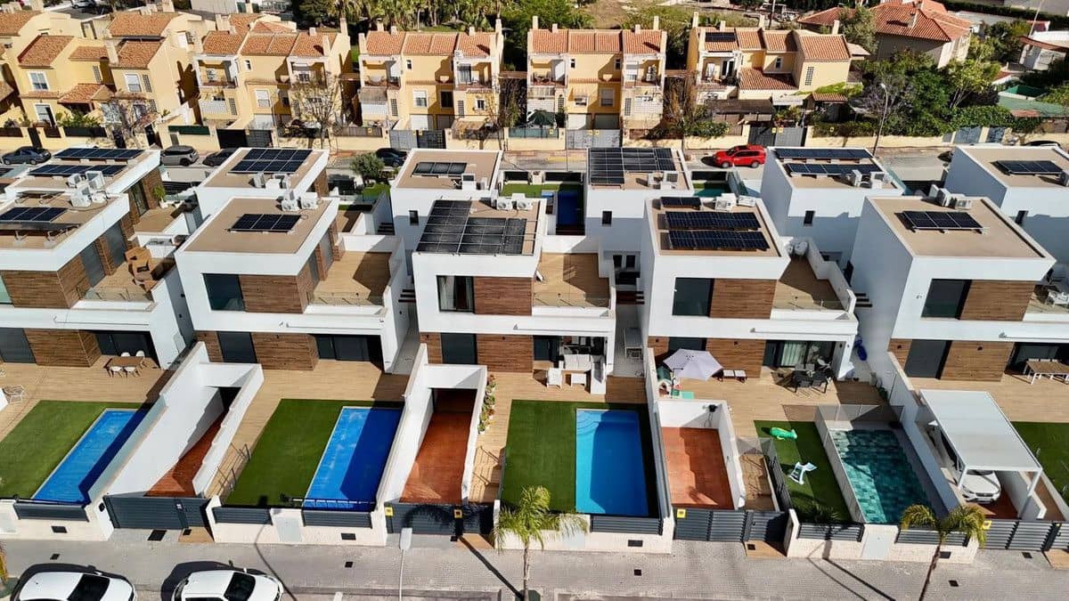 3 bedroom Villa for sale in El Campello with pool - € 620,000 (Ref: 10013764)