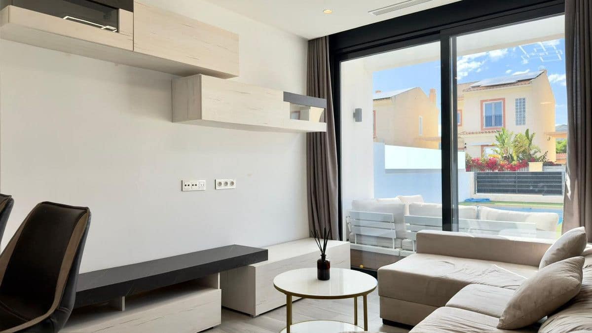 3 bedroom Villa for sale in El Campello with pool - € 620,000 (Ref: 10013764)