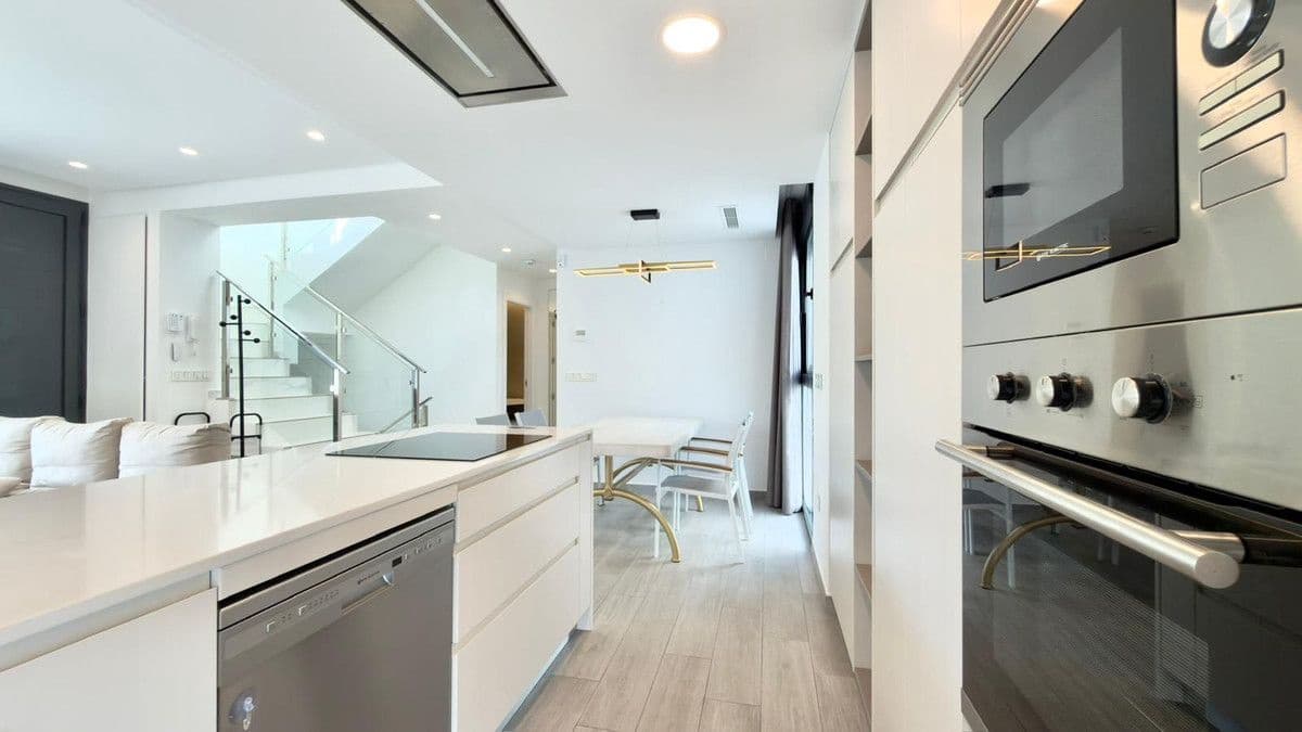 3 bedroom Villa for sale in El Campello with pool - € 620,000 (Ref: 10013764)