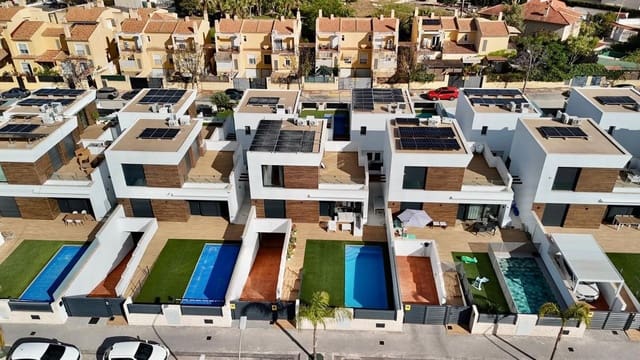 3 bedroom Villa for sale in El Campello with pool - € 620,000 (Ref: 10013764)