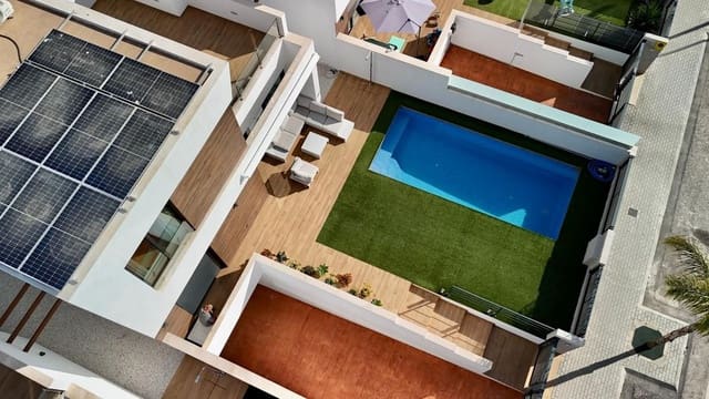 3 bedroom Villa for sale in El Campello with pool - € 620,000 (Ref: 10013764)