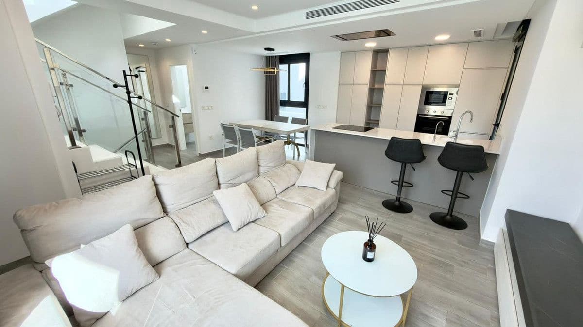 3 bedroom Villa for sale in El Campello with pool - € 620,000 (Ref: 10013764)