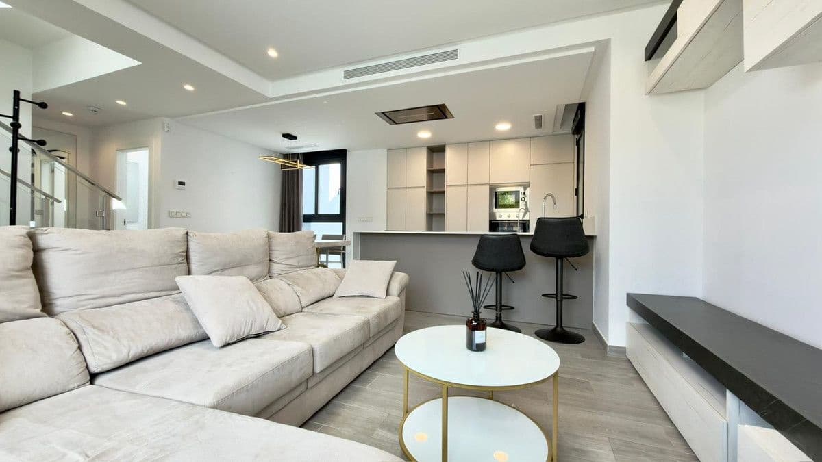 3 bedroom Villa for sale in El Campello with pool - € 620,000 (Ref: 10013764)
