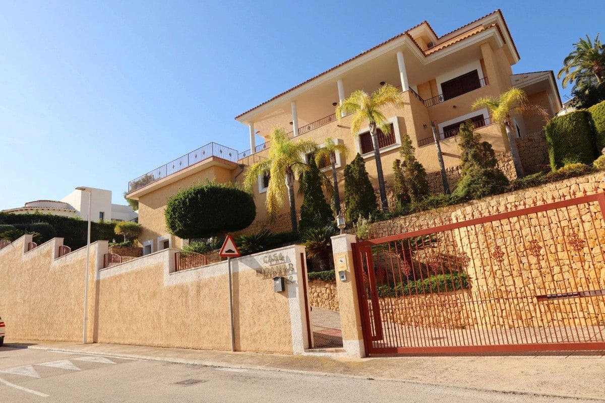 5 slaapkamer Villa te koop in Altea - € 1.800.000 (Ref: 10013785)