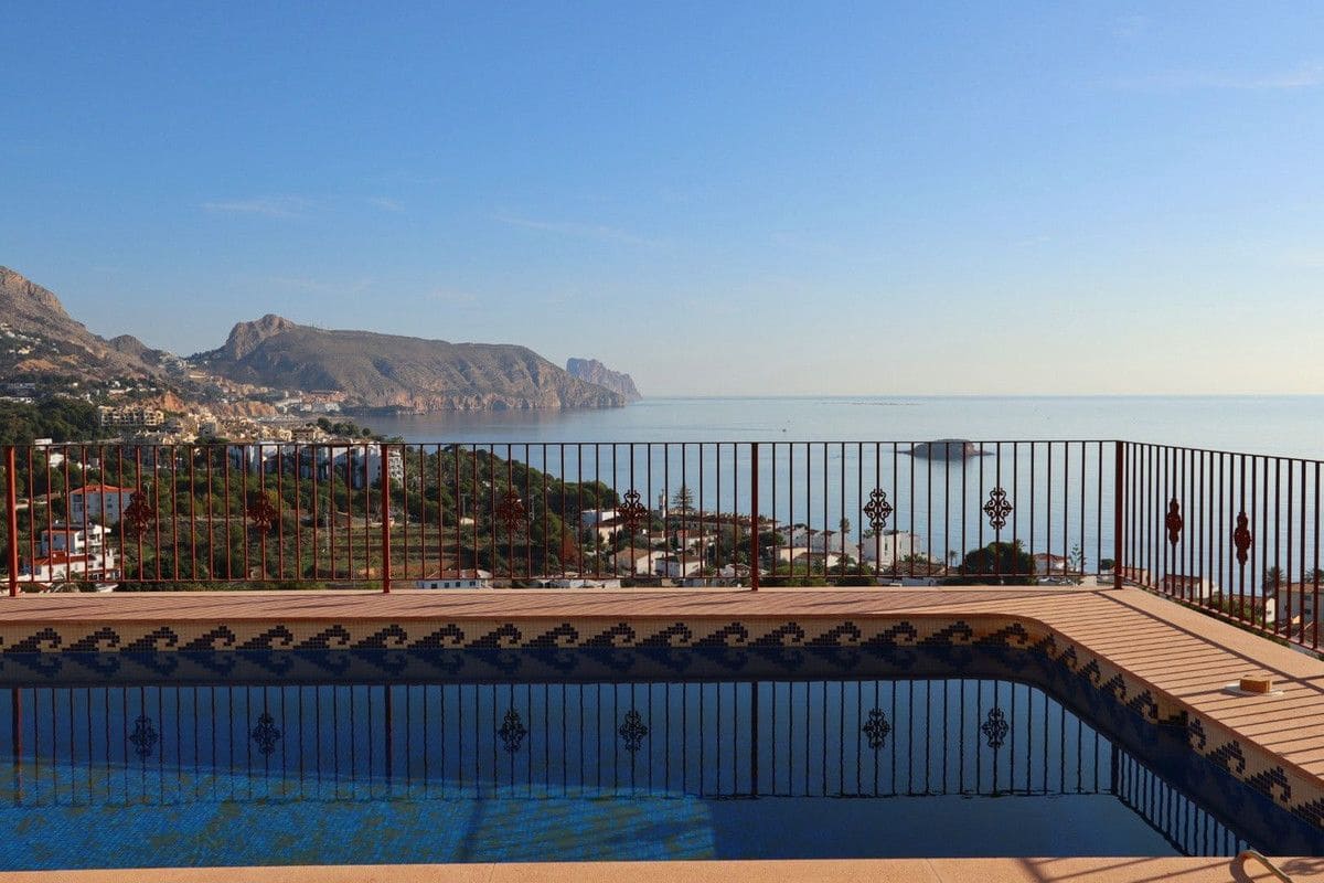 5 slaapkamer Villa te koop in Altea - € 1.800.000 (Ref: 10013785)