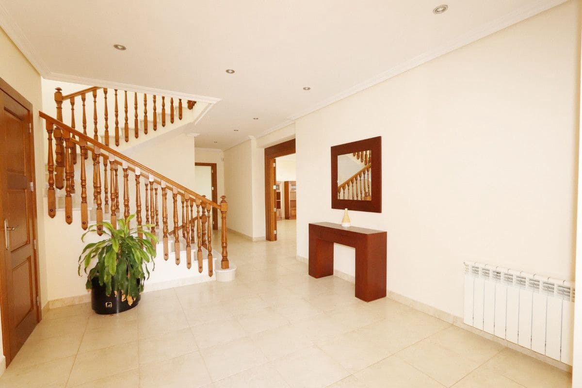 5 slaapkamer Villa te koop in Altea - € 1.800.000 (Ref: 10013785)
