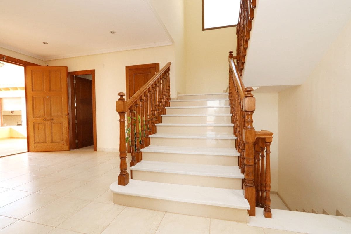 5 slaapkamer Villa te koop in Altea - € 1.800.000 (Ref: 10013785)
