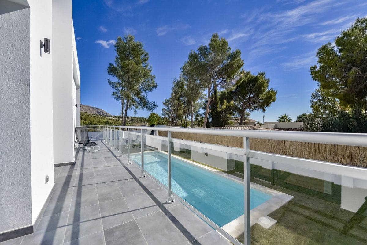 Chalet de 4 habitaciones en Altea en venta - 949.000 € (Ref: 10013786)