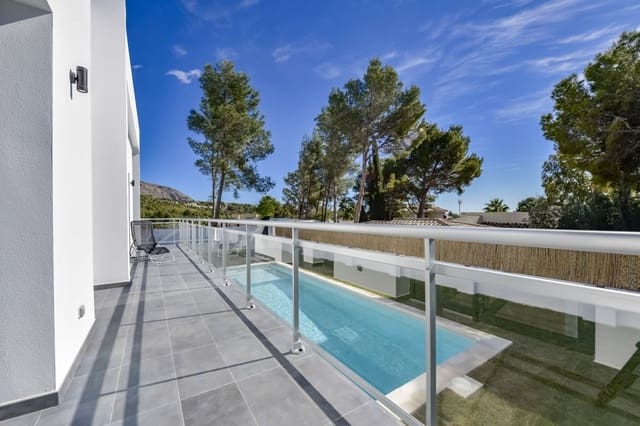 Chalet de 4 habitaciones en Altea en venta - 949.000 € (Ref: 10013786)