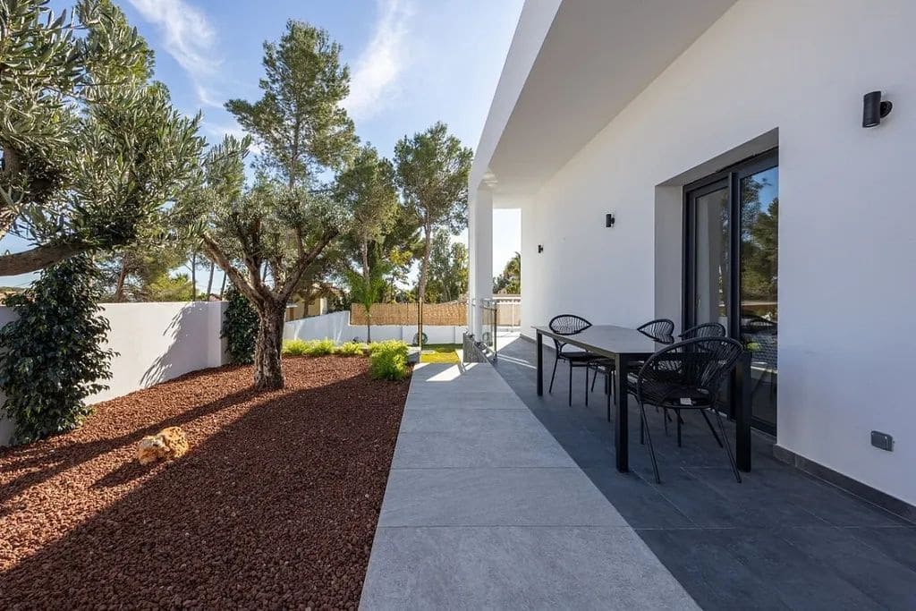 Chalet de 4 habitaciones en Altea en venta - 949.000 € (Ref: 10013786)