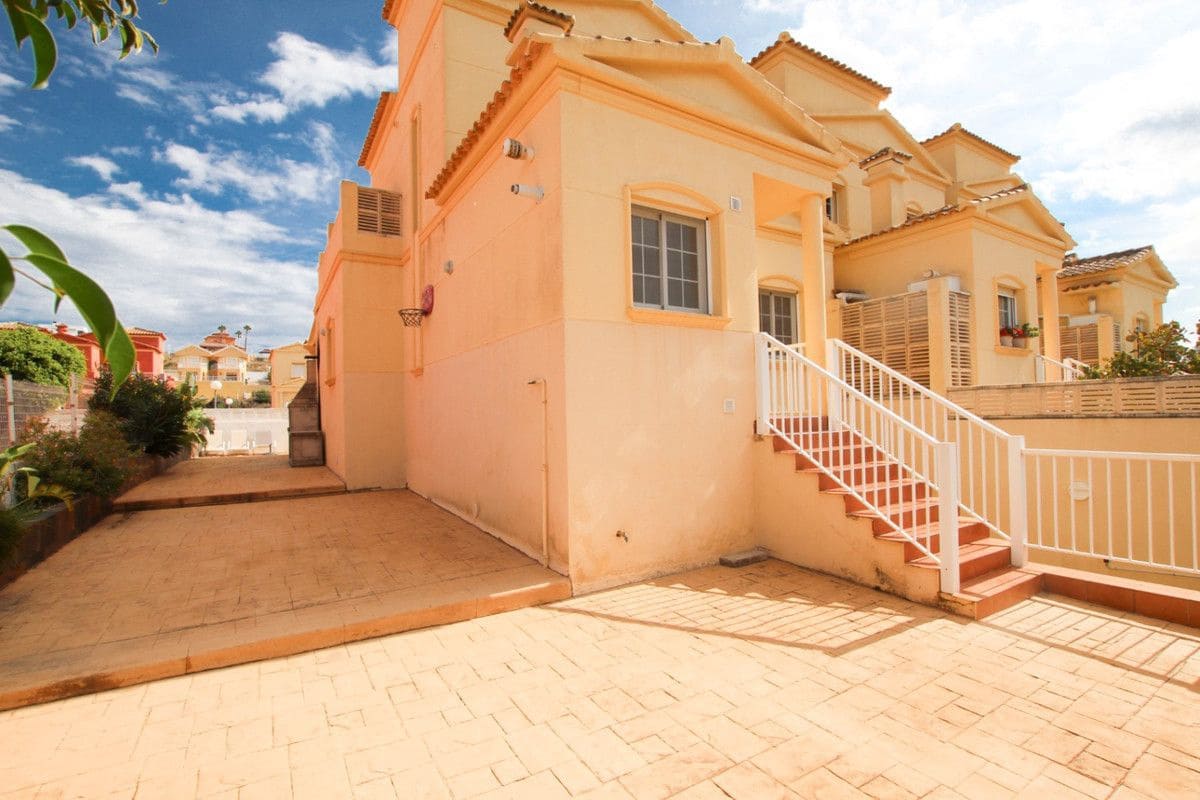 Chalet de 4 habitaciones en Calpe / Calp en venta - 499.000 € (Ref: 10013791)