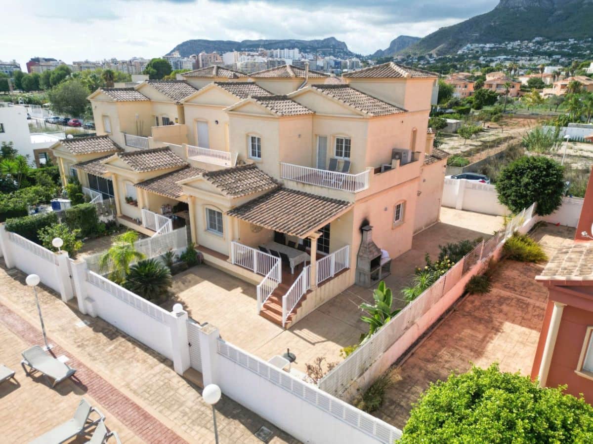 Chalet de 4 habitaciones en Calpe / Calp en venta - 499.000 € (Ref: 10013791)