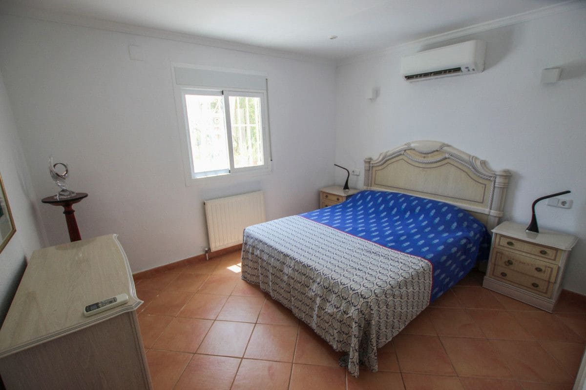 Chalet de 4 habitaciones en Calpe / Calp en venta - 650.000 € (Ref: 10013794)
