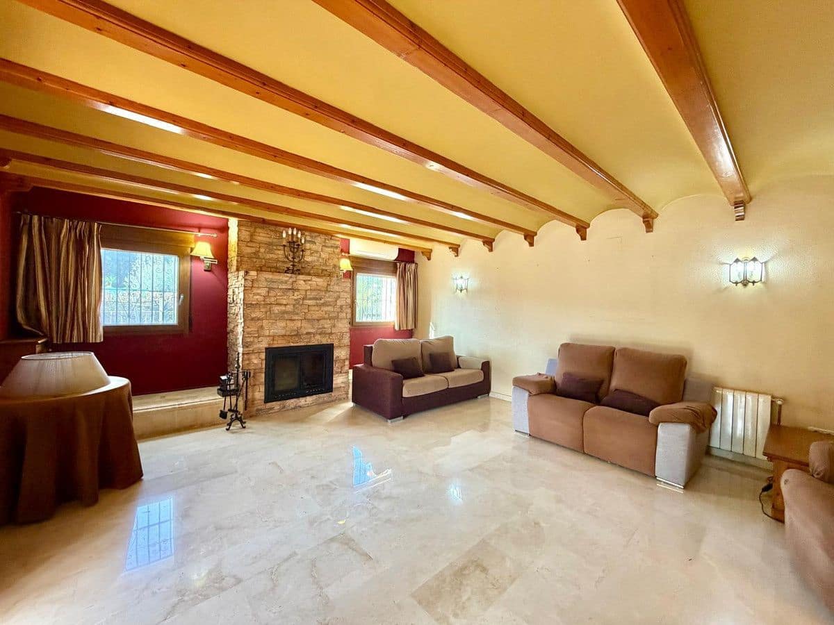 8 bedroom Villa for sale in Pedreguer - € 975,000 (Ref: 10013802)