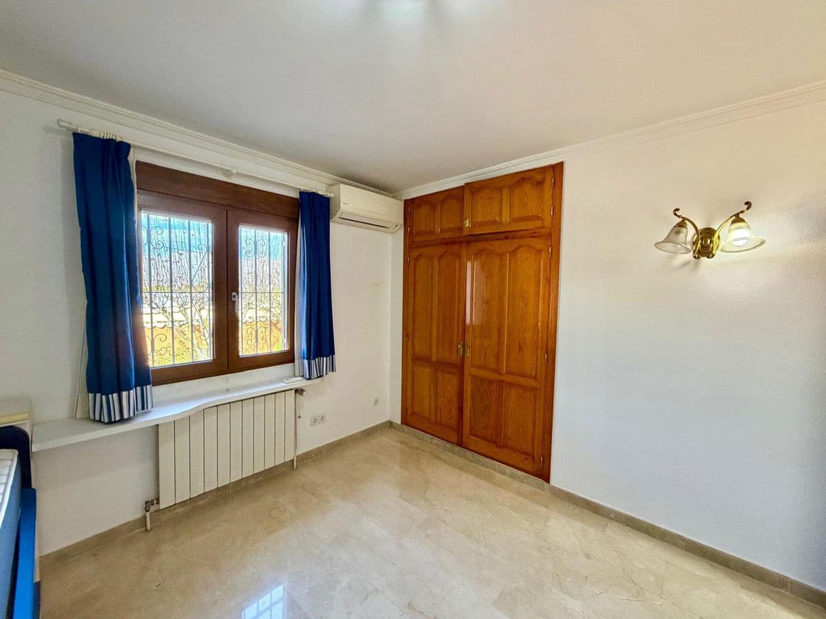 8 bedroom Villa for sale in Pedreguer - € 975,000 (Ref: 10013802)