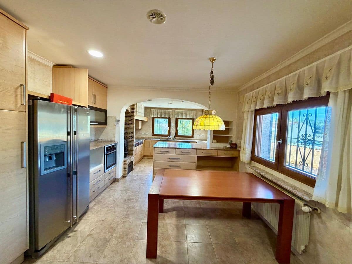 8 bedroom Villa for sale in Pedreguer - € 975,000 (Ref: 10013802)