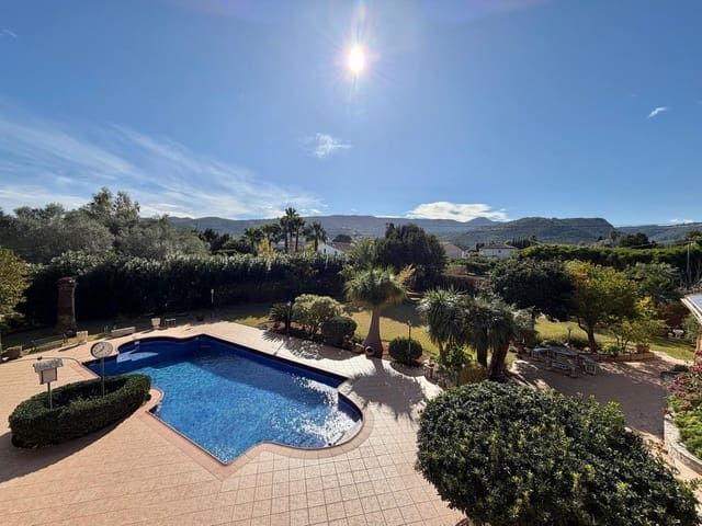 8 bedroom Villa for sale in Pedreguer - € 975,000 (Ref: 10013802)