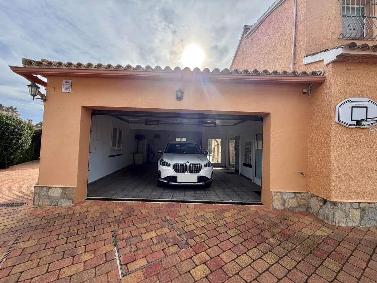 8 bedroom Villa for sale in Pedreguer - € 975,000 (Ref: 10013802)