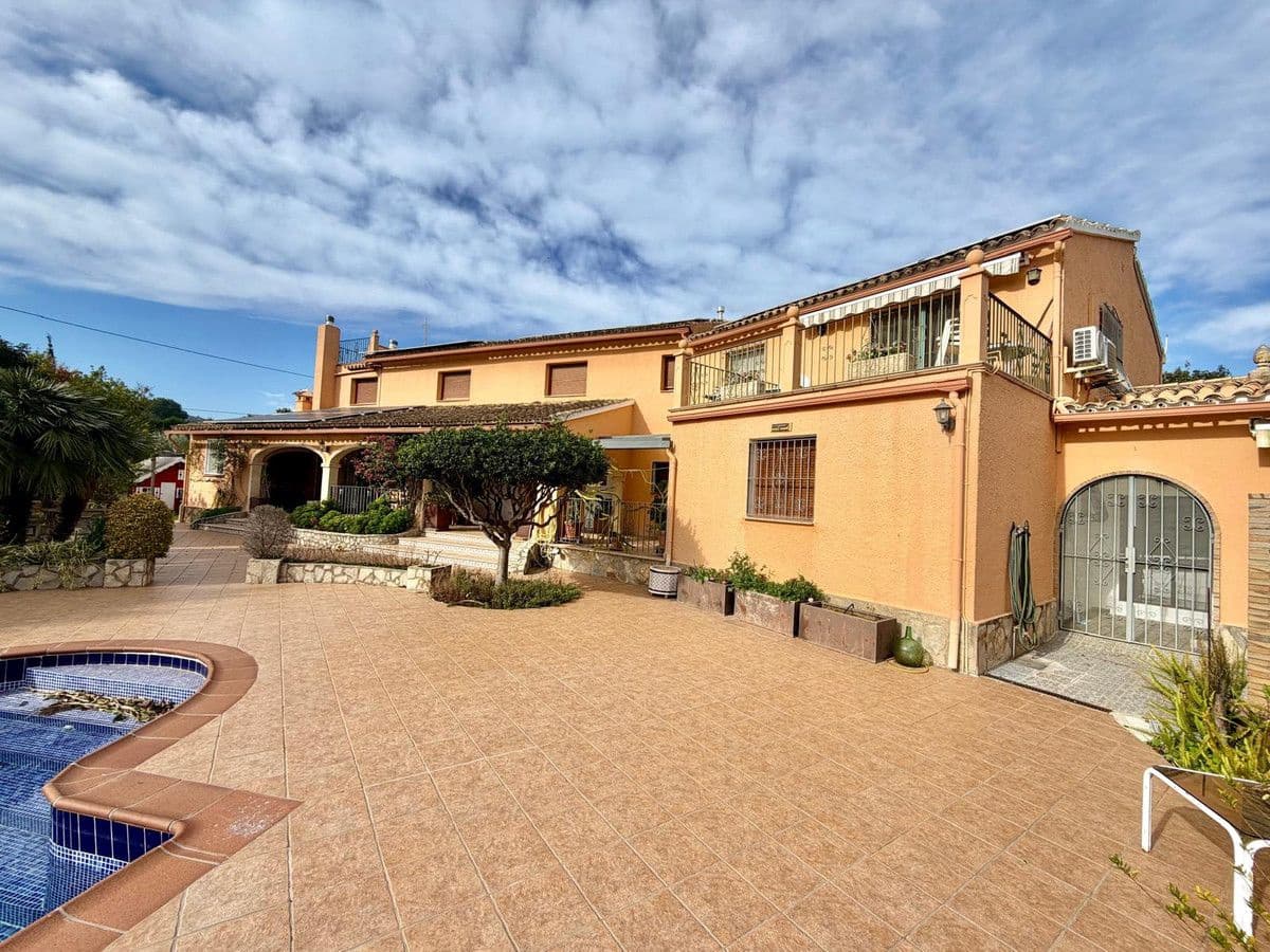 8 bedroom Villa for sale in Pedreguer - € 975,000 (Ref: 10013802)