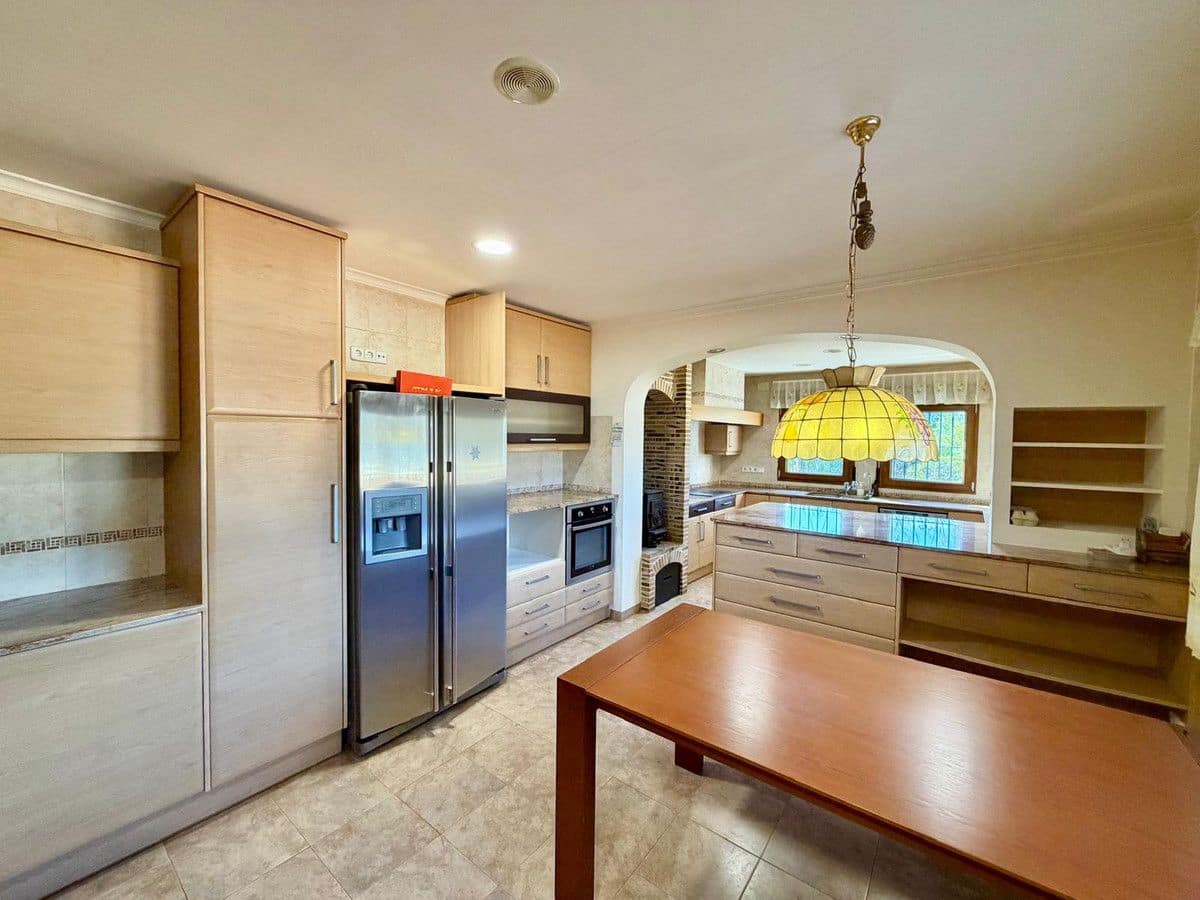 8 bedroom Villa for sale in Pedreguer - € 975,000 (Ref: 10013802)