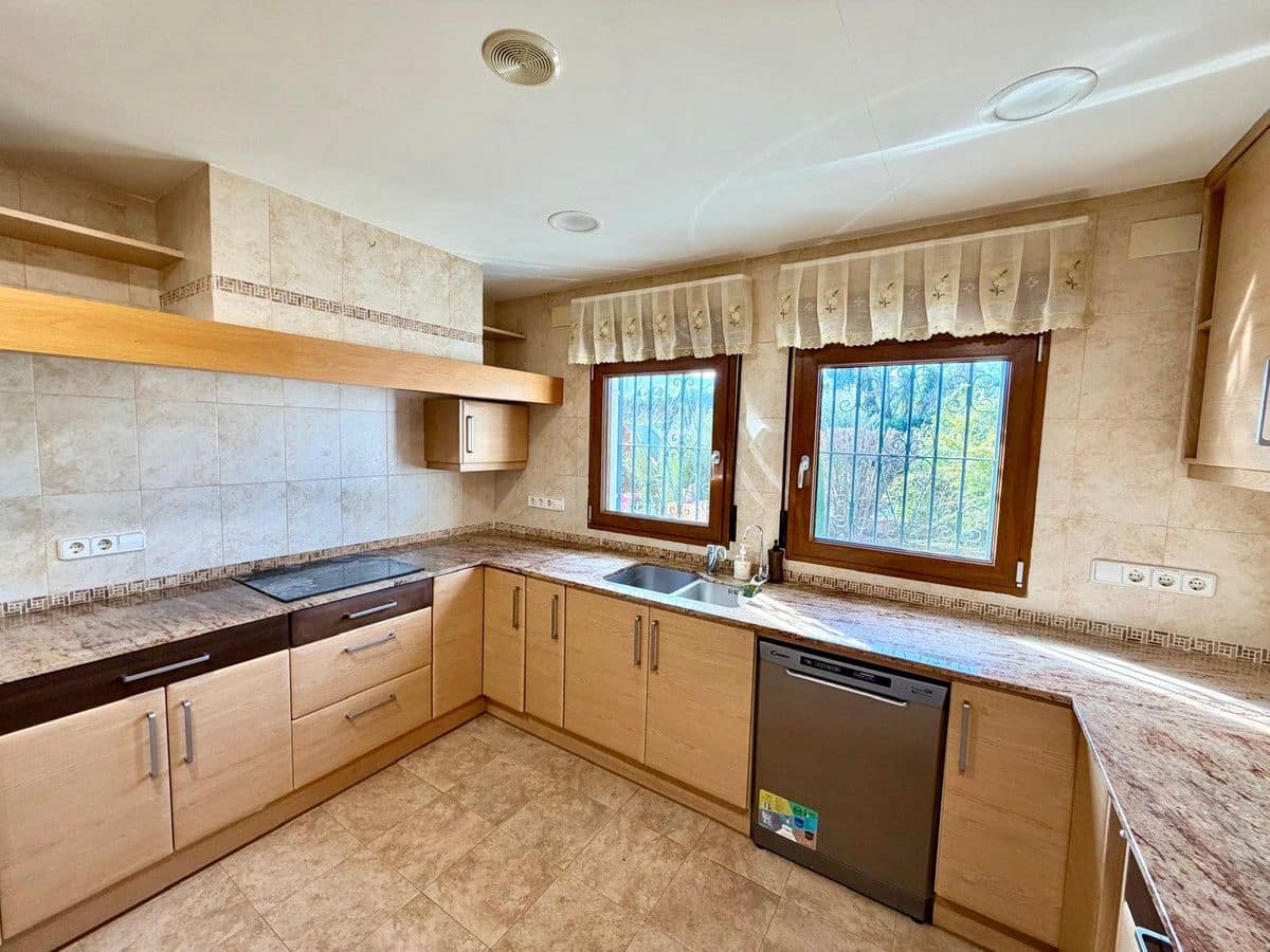 8 bedroom Villa for sale in Pedreguer - € 975,000 (Ref: 10013802)
