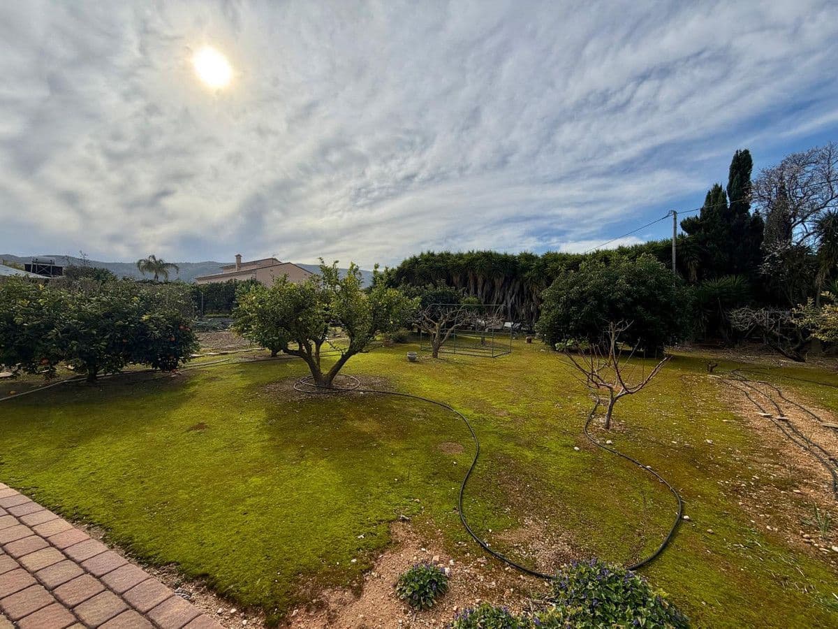 8 bedroom Villa for sale in Pedreguer - € 975,000 (Ref: 10013802)