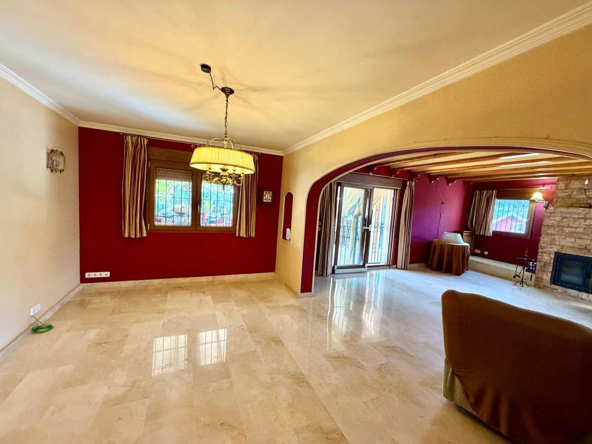 8 bedroom Villa for sale in Pedreguer - € 975,000 (Ref: 10013802)