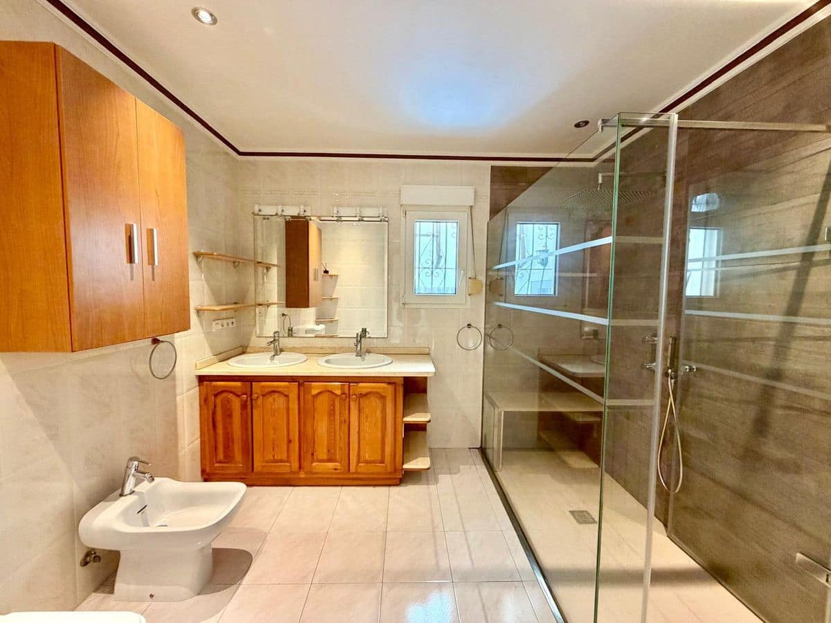 8 bedroom Villa for sale in Pedreguer - € 975,000 (Ref: 10013802)
