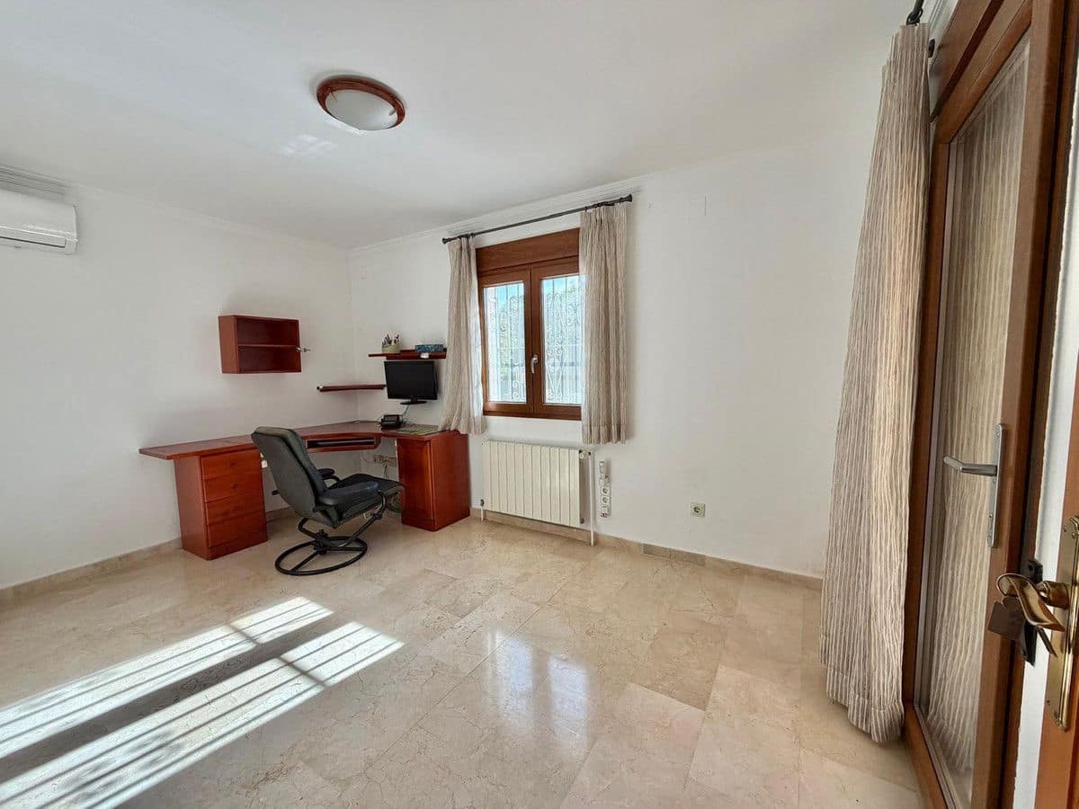 8 bedroom Villa for sale in Pedreguer - € 975,000 (Ref: 10013802)