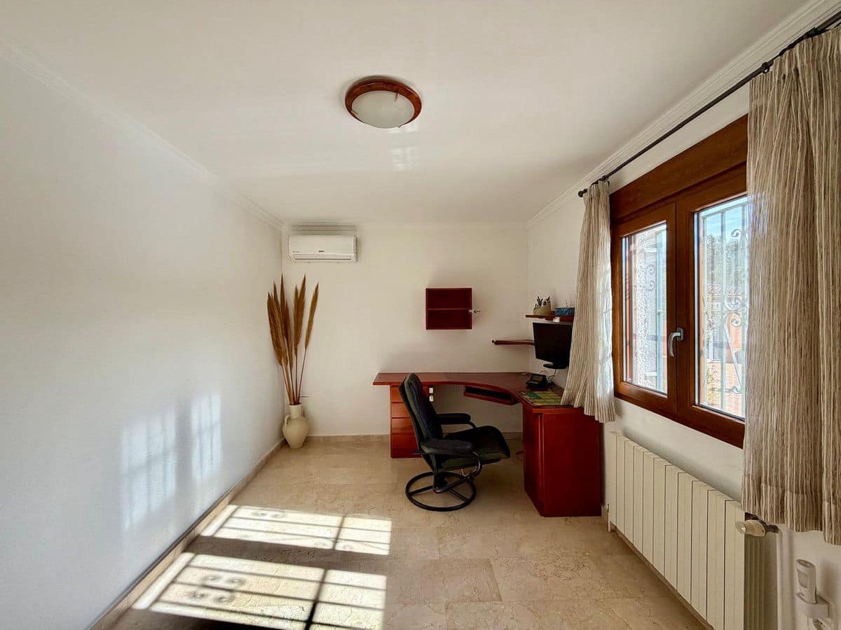 8 bedroom Villa for sale in Pedreguer - € 975,000 (Ref: 10013802)