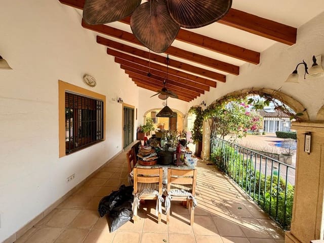8 bedroom Villa for sale in Pedreguer - € 975,000 (Ref: 10013802)